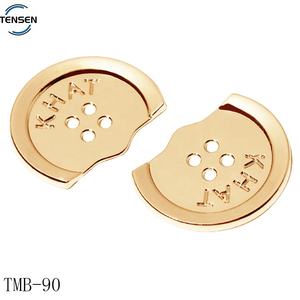 Botón de costura personalizado Fabricante de aleación de zinc Camiseta Botón de 4 agujeros Nombre grabado personalizado Accesorio de ropa Botones de logotipo de metal - Product Image 5