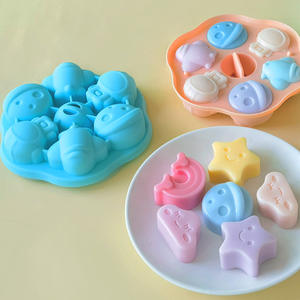 Spaceman bricolage <span class=keywords><strong>moule</strong></span> de cuisson en <span class=keywords><strong>Silicone</strong></span> <span class=keywords><strong>moule</strong></span> à gâteau au <span class=keywords><strong>chocolat</strong></span> en <span class=keywords><strong>Silicone</strong></span> avec couvercle pouding fabricant d'aliments pour bébés <span class=keywords><strong>moule</strong></span> de nourriture pour animaux de compagnie - Product Image 4