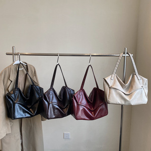 Sac fourre-tout haut de gamme pour femme, grande capacité, sac de voyage à bandoulière, style européen et américain, idéal pour les trajets transfrontaliers - Product Image 3