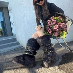 รองเท้าบูทขนเฟอร์เทียมสูงถึงเข่า สำหรับฤดูใบไม้ร่วง/ฤดูหนาว นุ่ม ระบายอากาศได้ดี กันลื่น แฟชั่น สายคาดแบบพังก์ หรูหรา รองเท้าบูทขนสัตว์สำหรับใส่ในหิมะ - Product Image 5