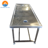Table de réception des entrailles en acier inoxydable 304 personnalisable pour abattoir, poste de travail pour la manipulation des sous-produits avec système de drainage