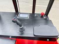 Vente directe d'usine Chariot élévateur électrique à 3 roues de 2 tonnes avec poids d'équilibrage Crown Même style Trois points de pivot pour les industries de la restauration