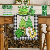 Chemin de table imprimé pour la Saint-Patrick, 13 * 72 pouces, chemin de table vert trèfle porte-bonheur, utilisé pour la décoration de la Saint-Patrick