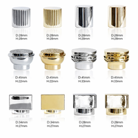 Flacon de parfum carré en verre transparent de luxe, conçu sur mesure par l'usine OEM, avec surface décorée, diffuseur à bâtonnets, 30ml/50ml/100ml