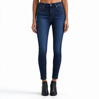 Jeans personnalisés avec logo, coupe slim, jambe skinny, délavés, en coton extensible, fermeture boutonnée, style vintage, légers, essentiels pour un look tendance