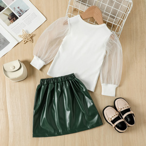 Nouvelle mode, ensemble de vêtements pour filles en 2 pièces, t-shirt en tricot à manches longues en tulle uni + jupe à boutons en PU, ensemble de vêtements pour filles - Product Image 3