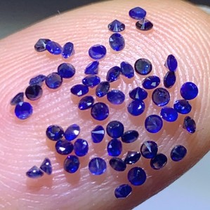 Fabricante de Zafiros Naturales con Corte Brillante de 0.8-1.5mm, Grado 2A, Azul Oscuro, Certificados por NGTC, <span class=keywords><strong>Piedras</strong></span> para Joyería con Cambio de Color - Product Image 1