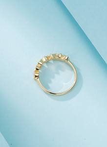 Bague irrégulière en forme d'oreiller en diamant jaune 18 carats - Product Image 4