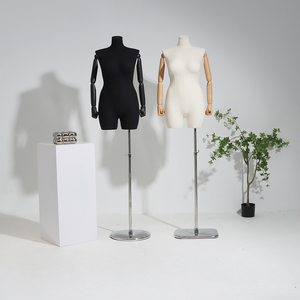 Maniquí Femenino de Alta Gama <span class=keywords><strong>con</strong></span> <span class=keywords><strong>Brazos</strong></span> de Madera Flexibles - Product Image 5