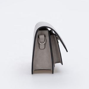 Sac à bandoulière de luxe pour femme en PU rétro de haute qualité, avec fermeture éclair et bouton, à compartiment unique - Product Image 6