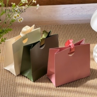 Nouveaux sacs cadeaux en papier kraft recyclables et réutilisables avec poignée, ruban, logos, impression offset personnalisée, style luxueux