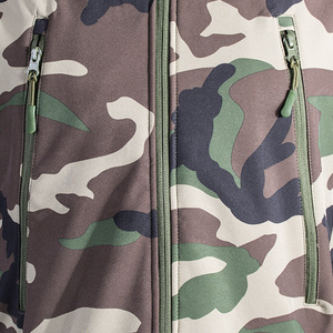 Woodland camuflaje <span class=keywords><strong>capucha</strong></span> oculta Piel de tiburón chaqueta de concha suave ropa táctica a prueba de viento chaqueta impermeable con <span class=keywords><strong>capucha</strong></span> - Product Image 4