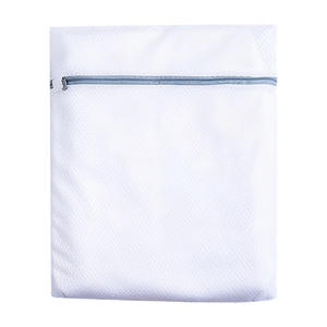 Sac à linge gris rectangulaire avec fermeture éclair, maille en polyester épaissie pour la protection des vêtements lors du lavage, utilisation en salle de bain - Product Image 4