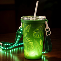 Lanière lumineuse en plastique avec logo personnalisé, gobelet LED lumineux activé par le liquide avec sangle, gobelet de 12/14/16 oz pour bar, décoration de fête