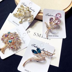 Nuevo Broche de Aleación con Flores y Diamantes de Imitación de Moda Coreana para Mujer - Regalo para Compromiso, Boda y Fiesta, Estilos Variados - Product Image 5