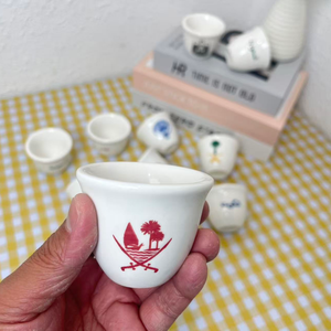 Taza de Té Árabe Personalizada de Fábrica, Taza de Espresso con Logotipo en Relieve OEM, Taza de Cerámica con Borde Dorado Sin Asa - Product Image 1