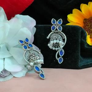 Pendientes Jhumki étnicos indios tradicionales con elegante piedra Kundan y perlas colgantes para bodas, festivales y fiestas - Product Image 2