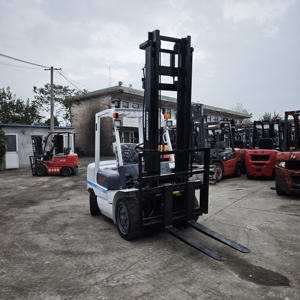 Montacargas Diésel TCM Usado de 30-3 Toneladas con Motor Isuzu, Alcance de 3 Metros, para Talleres de Reparación de Maquinaria, Importación Directa de Japón - Product Image 4