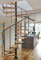 CBMMart Free Design Villas Stringer Home Escaliers en colimaçon Bandes de roulement en bois de hêtre Main courante Poteau en acier Balustrade
