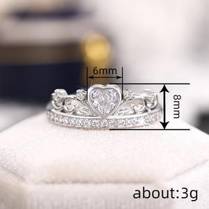 T0783 Anello da Donna in Oro Bianco con Diamante Taglio a Cuore, Anello di Fidanzamento con Diamante Naturale Colore G e Pietre Laterali - Product Image 4