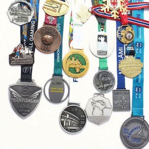 Prix d'usine, conception personnalisée, médaille de sport en alliage de zinc 3D dorée, médaille de marathon, ruban inclus - Product Image 1