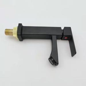 Robinet de lavabo moderne noir carré monotrou monocommande à eau froide avec cartouche céramique, à poser sur le plan - Product Image 6