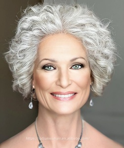 <span class=keywords><strong>Peluca</strong></span> Corta Rizada Color Sal y Pimienta Plateada, Pelucas Judías con Encaje Superior para Mujeres Mayores, 9x5 Sin Pegamento, Aspecto Natural de Cuero Cabelludo de Abuela - Product Image 6