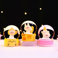 Mini boule de cristal lumineuse créative en forme de haricot, adorable figurine de chat, ornements de main, cadeau d'anniversaire pour garçons et filles
