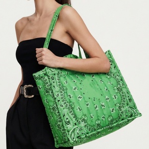 Borsa Trapuntata con Logo Personalizzato, Tendenza 2026, Leggera e Imbottita in Nylon, Borsa da Donna, Vendita all'Ingrosso, Borsa a Tracolla e Tote per Donne - Product Image 3