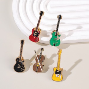 Vintage métal émail guitare <span class=keywords><strong>broche</strong></span> hommes femmes Instrument de musique guitare électrique Badges broches mode personnalité enfants - Product Image 1
