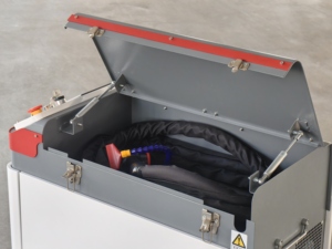 Nettoyeur laser à impulsions à <span class=keywords><strong>refroidissement</strong></span> par air, machine portative de décapage de rouille au laser pour l'entretien des pièces automobiles et des équipements maritimes - Product Image 6