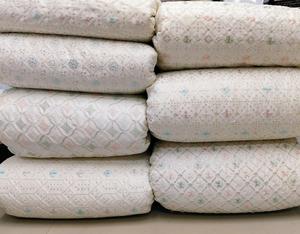 Tissu satiné polyvalent très demandé pour les designers et les tailleurs créant des vêtements de mariage ethniques élégants, style dobby antistatique, moyen - Product Image 2