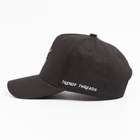 Gorra de Béisbol Personalizada con Visera Curva, Logotipo Bordado Plano en la Parte Delantera y Lateral, Ajustable, Negra, con Cierre a Presión, para Deportes al Aire Libre