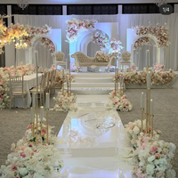 Standing backdrop pernikahan tema putih halus dari akrilik, penyangga lengkung pernikahan, properti stand lengkung