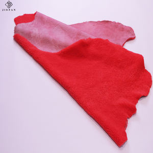 Мягкая и пушистая шкура из овчины для теплых и уютных тапочек премиум-класса из меха животных - Product Image 1