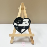 Badges de broderie de vente chaude patchs brodés avec logo personnalisé avec fer sur le support pour s'habiller