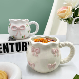 Direkt vom Hersteller Luxuriöse Keramiktasse Niedliches Rosa 3D-Schleifendesign Unregelmäßige Glückstütenform Leichte Geschenk-Kaffeetasse - Product Image 5
