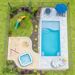Villa Prefabricada Rectangular de Lujo con Jardín, Piscina Grande de Fibra de Vidrio ODM Premium - Product Image 1