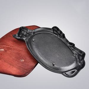 Plato <span class=keywords><strong>de</strong></span> bistec <span class=keywords><strong>de</strong></span> hierro fundido <span class=keywords><strong>de</strong></span> primera calidad con bandeja chisporroteante <span class=keywords><strong>de</strong></span> madera, ideal <span class=keywords><strong>para</strong></span> servir en restaurantes y entretenimiento en el hogar - Product Image 5