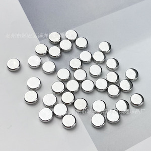ลูกปัดอะคริลิคทรงกลมแบนเคลือบน้ำ ไม่มีรู สำหรับทำเครื่องประดับ DIY สีทอง สีเงิน สีกันเมทัล สไตล์โมเดิร์น ผลิตที่เฉาโจว - Product Image 3