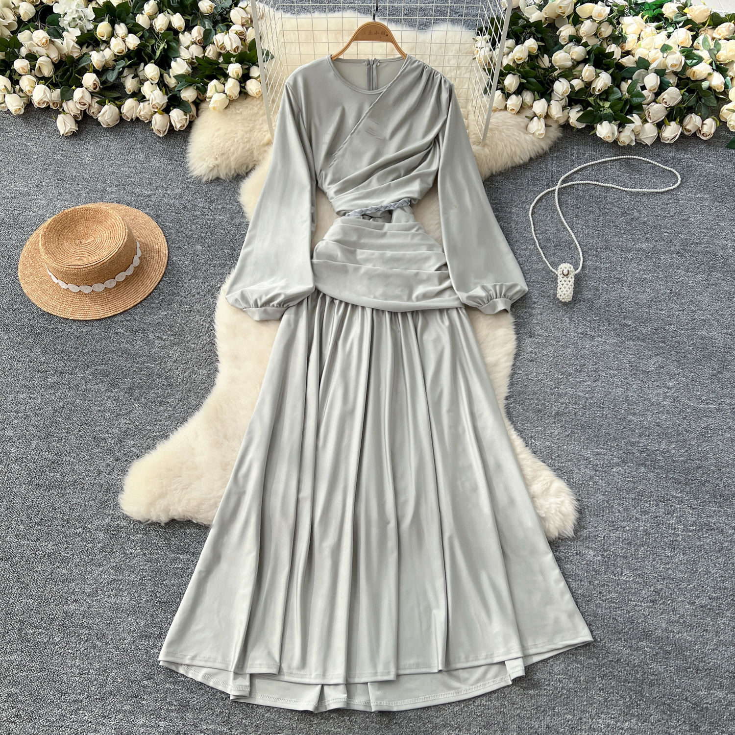 สีเทาเข้ม