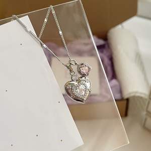 เวนชี เอส 925 สร้อยคอจี้เงินแท้ ดีไซน์หรูหรา เรียบง่าย เหมาะสำหรับใส่ในชีวิตประจำวัน ประดับคริสตัลเพชรสีฟ้าแบบกลาเซียร์ รุ่นโมเดล - Product Image 4