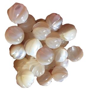 Bianco naturale madre di pearl shell carved perline - Product Image 1