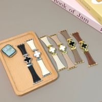 Tali kulit gesper magnetik semanggi empat daun, mewah untuk jam tangan Iwatch11 generasi 98765UltraSE