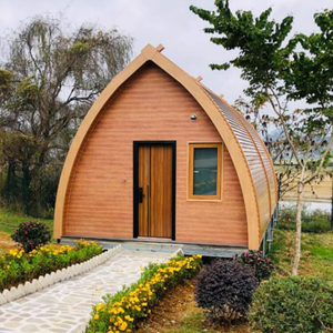 Toilette portable préfabriquée en bois durable à toit courbé personnalisé sur échasses, design modulaire rond moderne pour balcon de maison ou de complexe hôtelier - Product Image 2