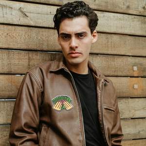 Parche Bordado de Fieltro DigitEMB Money Hands, Aplique Termoadhesivo para Chaquetas, Mochilas, Jeans, Sombreros, Ropa DIY, 2.85 X 2.30 Pulgadas - Product Image 1