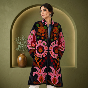 Manteau en velours Suzani brodé à la main pour femme, motif floral Paisley noir, mi-long, style kimono, ouvert sur le devant, robe bohème d'hiver - Product Image 2