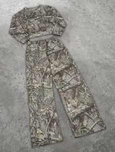 เสื้อฮู้ดดี้สปอร์ตแวร์ลายพรางแบบกำหนดเอง พิมพ์ลายดิจิทัล สำหรับผู้ชาย พิมพ์ลายสกรีน โลโก้แบบนูน เนื้อผ้าหนา สไตล์สตรีทแวร์ - Product Image 1