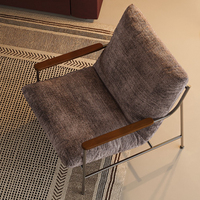 Fauteuil d'appoint Fika, fauteuil simple pour salon, structure en bois massif et acier inoxydable, fauteuil de détente rembourré en chenille