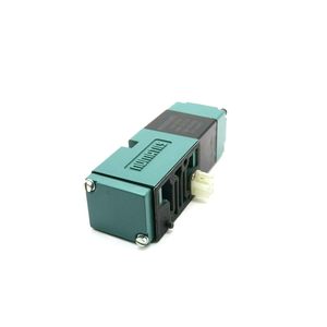 Vanne de commande directionnelle Numatics 1/8 po NPTF à rappel par ressort, 2 positions, 4 voies, pour gaz - Product Image 1